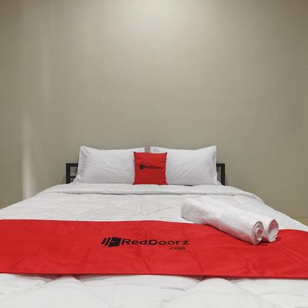 Reddoorz Near Puri Indah Mall Jakarta Exteriör bild