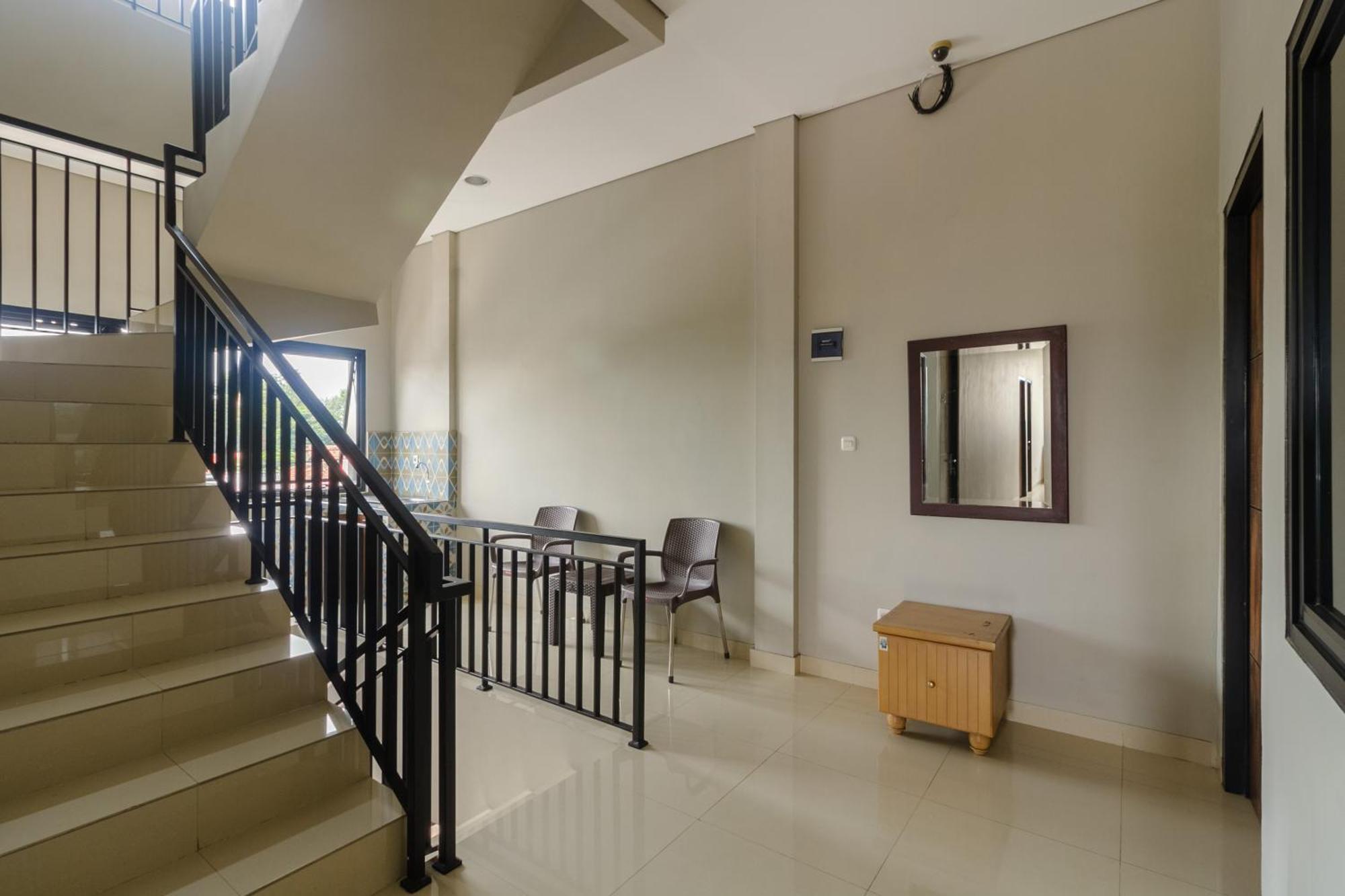 Reddoorz Near Puri Indah Mall Jakarta Exteriör bild