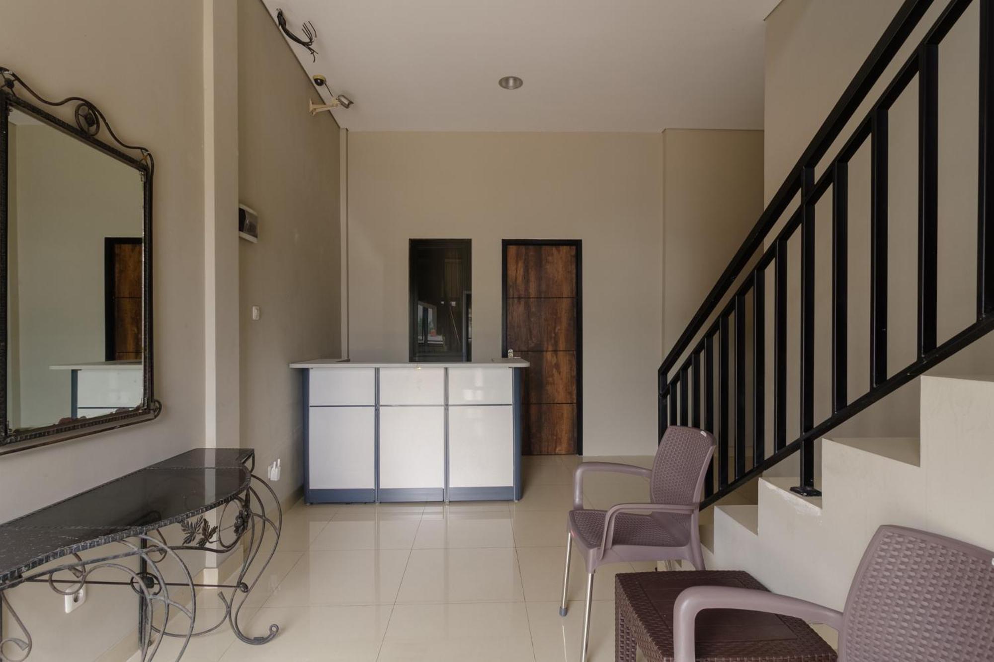 Reddoorz Near Puri Indah Mall Jakarta Exteriör bild