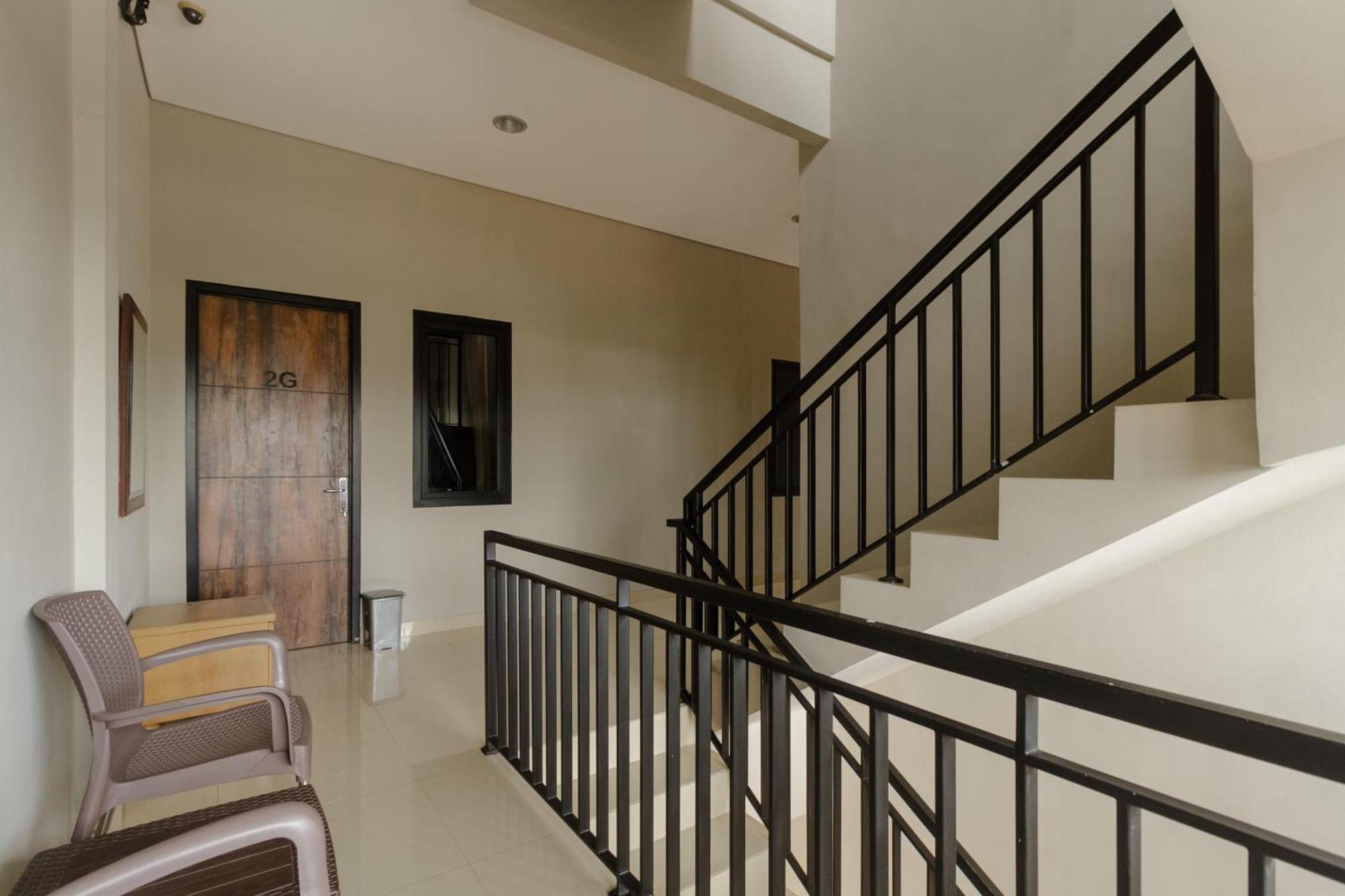 Reddoorz Near Puri Indah Mall Jakarta Exteriör bild