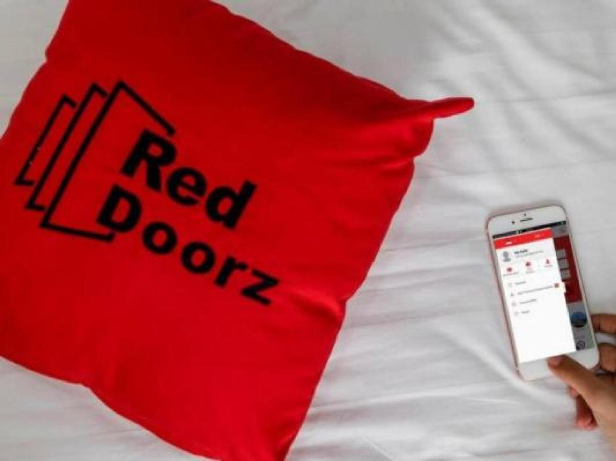 Reddoorz Near Puri Indah Mall Jakarta Exteriör bild